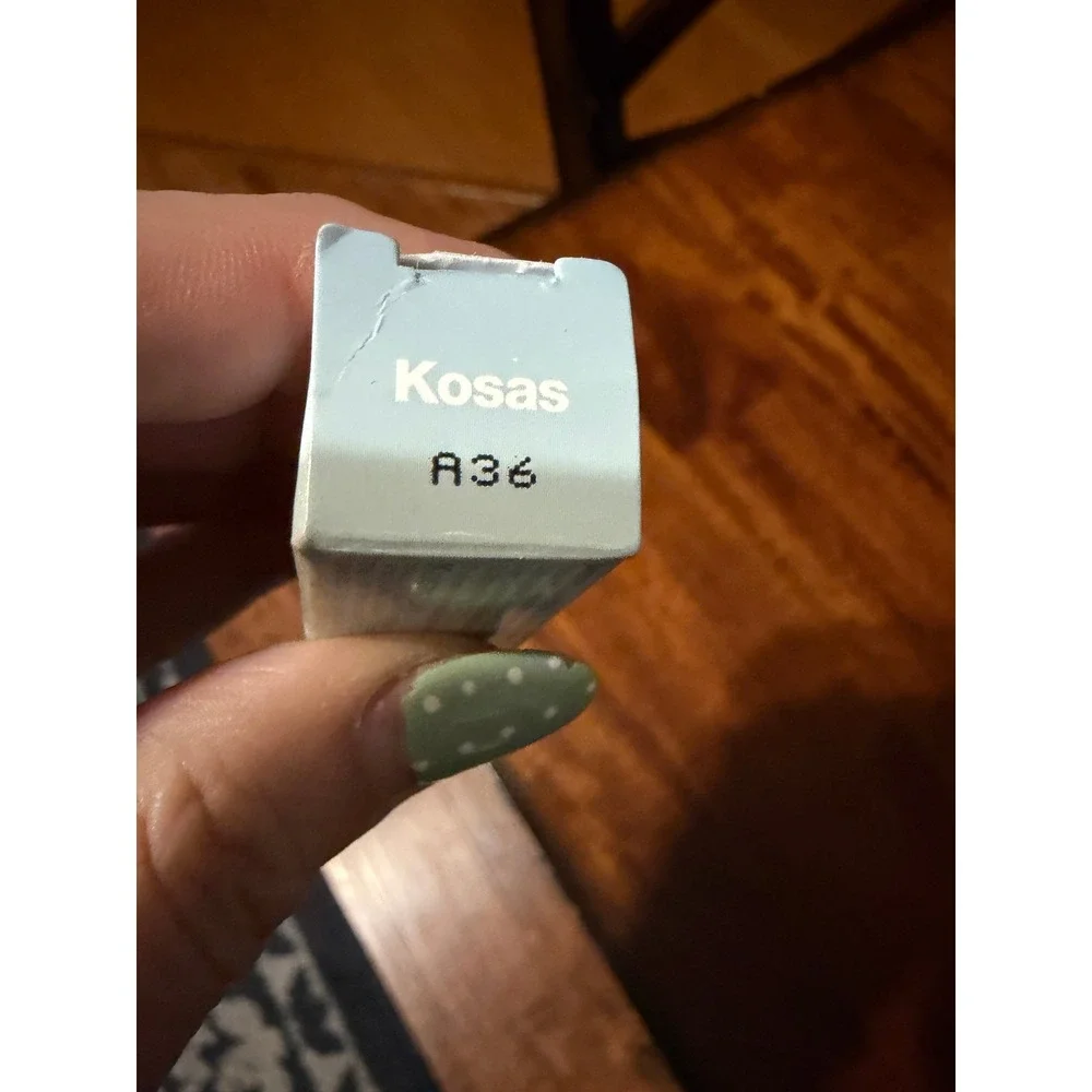 Kosas Revealer Super Creamy Brightening Concealer 4.5N Light Medium Neutral Pink
